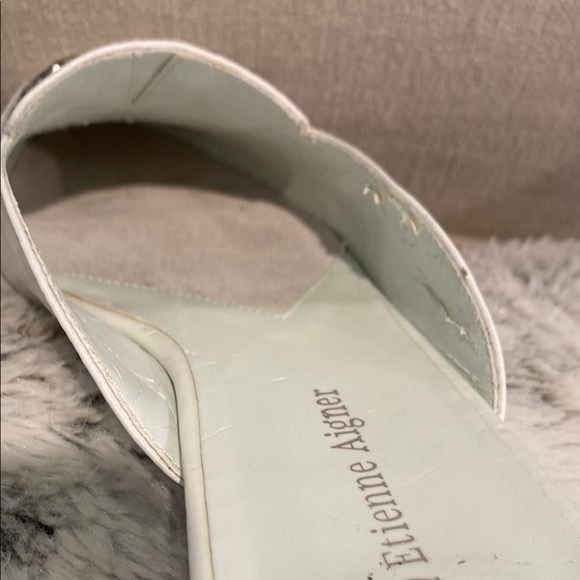 Etienne Aigner Shoe Mules White Leather Almond Toe Silver Chain Size 8 Wide - Picture 7 of 10